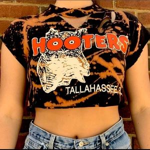 Distressed Hooters Cropped Tee